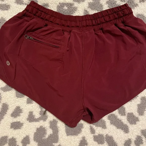 Women's Lululemon Hotty Hot Shorts 2.5in - Picture 4 of 4